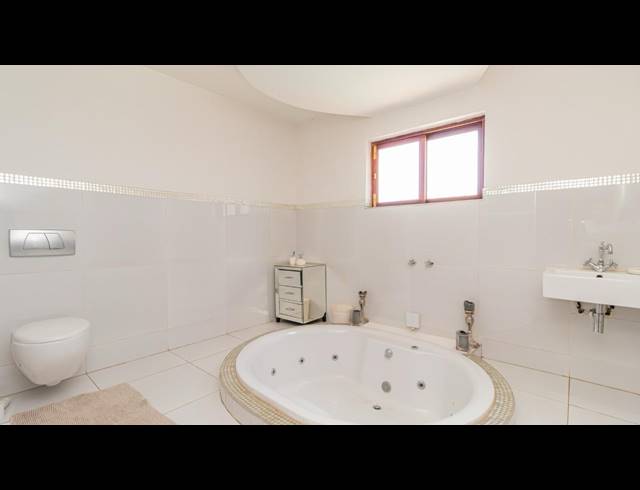 5 BEDROOM HOUSE FOR SALE IN MAHUBE VALLEY